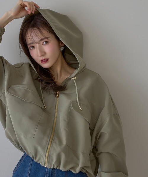 &. NOSTALGIA（アンドドットノスタルジア）の「【ZOZO限定】裾バルーンショート丈（マウンテンパーカー・レディース・アイボリー/ライトカーキ・M）」の9枚目の写真