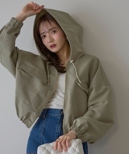 &. NOSTALGIA（アンドドットノスタルジア）の「【ZOZO限定】裾バルーンショート丈（マウンテンパーカー・レディース・アイボリー/ライトカーキ・M）」の10枚目の写真