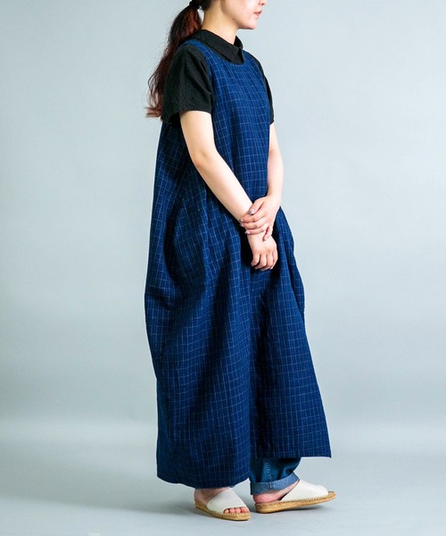 OMNIGOD（オムニゴッド）の「[ OMNIGOD womens / オムニゴッド ] インディゴ2重織チェック ノースリーブバルーンワンピース（ワンピース・レディース・インディゴブルー・FREE）」の12枚目の写真