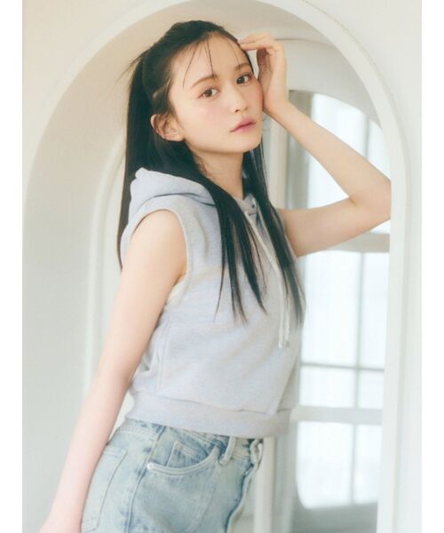 EATME（イートミー）の「【EATME×MIKANA YAMAMOTO】フードノースリーブTOP（セットアップ可能）（Tシャツ/カットソー・レディース・グレー/アイボリー・FREE）」の2枚目の写真