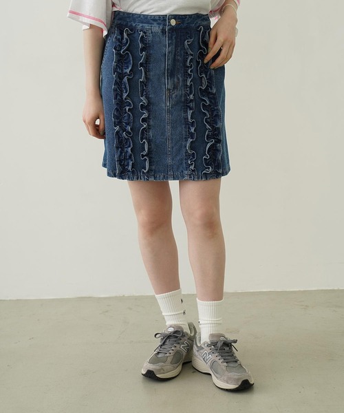 MILKFED.(ミルクフェド)の「FRILL DENIM MINI SKIRT(デニムスカート・レディース・ブラック/ライトインディゴブルー・M/S)」の3枚目の写真