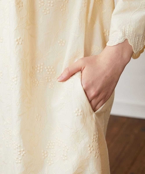 Jocomomola(ホコモモラ)の「スカラップフラワー総刺繍ワンピース(ワンピース・レディース・ミント/アイボリー・40)」の13枚目の写真
