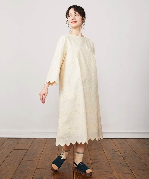Jocomomola(ホコモモラ)の「スカラップフラワー総刺繍ワンピース(ワンピース・レディース・ミント/アイボリー・40)」の9枚目の写真
