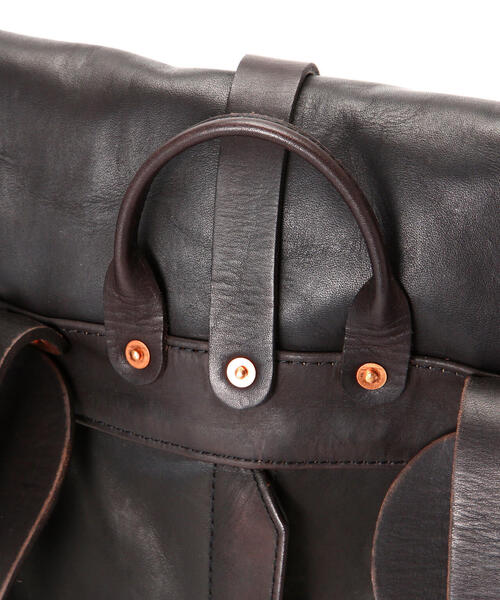 schott（ショット）の「VASCO/ヴァスコ/LEATHER ROLLTOP RUCKSACK/レザー ロールトップ ラックサック（バックパック/リュック・メンズ・ブラック/ブラウン・F）」の6枚目の写真