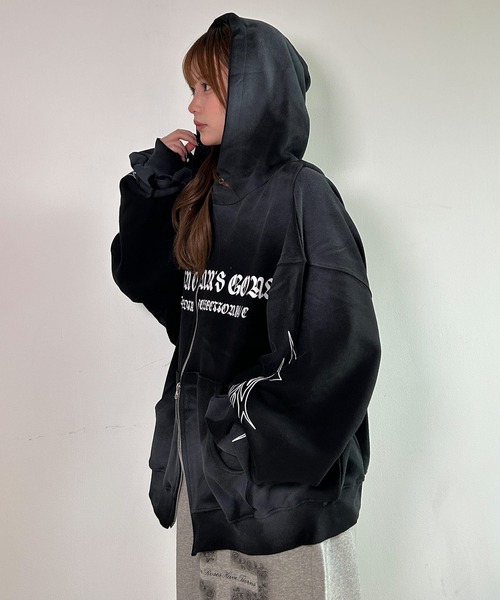 ARULE（アルール）の「A'GEM/9 × .kom 『ARULE/アルール』 バッククロススプレー加工パーカー（パーカー・レディース・アイボリー/ブラック・FREE）」の4枚目の写真