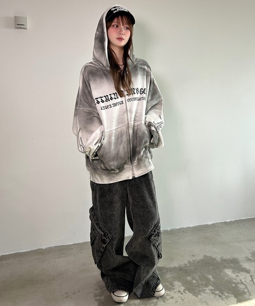 ARULE（アルール）の「A'GEM/9 × .kom 『ARULE/アルール』 バッククロススプレー加工パーカー（パーカー・レディース・アイボリー/ブラック・FREE）」の12枚目の写真