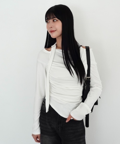 mellowneon(メロウネオン)の「シャーリングベルトトップス(Tシャツ/カットソー・レディース・アイボリー/ブラック/ライトベージュ・FREE)」の11枚目の写真