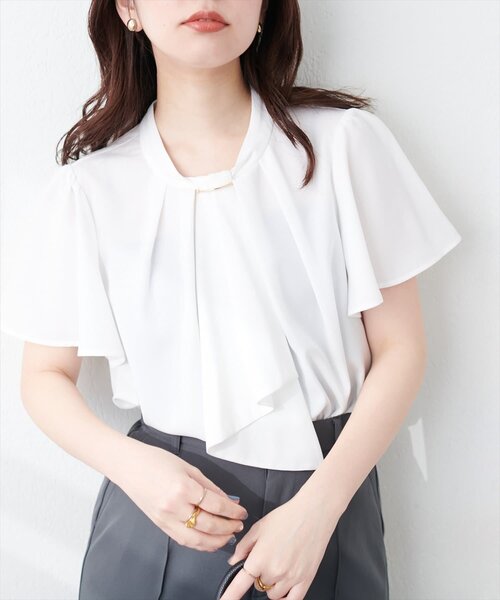 natural couture（ナチュラルクチュール）の「ゴールドバー付きボウタイブラウス（シャツ/ブラウス・レディース・オフホワイト/グレー/ピンクベージュ/ミント/ネイビー/その他1/その他2・FREE）」の2枚目の写真