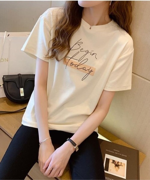 LETee(レティー)の「Beginロゴプリントティーシャツ(Tシャツ/カットソー・レディース・ホワイト/グレー/ブラック・FREE)」の2枚目の写真