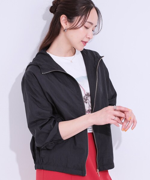 DRESKIP（ドレスキップ）の「【S-LL】程よいシアー感　大人世代の軽やかフードブルゾン（ブルゾン・レディース・ベージュ/ネイビー/オフホワイト・03/04/01/02）」の3枚目の写真