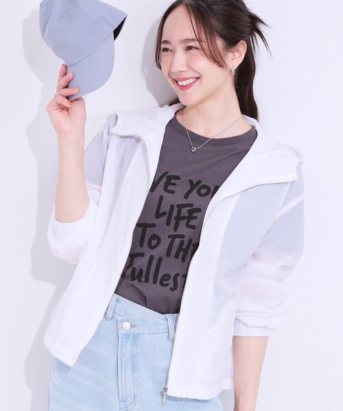 DRESKIP（ドレスキップ）の「【S-LL】程よいシアー感　大人世代の軽やかフードブルゾン（ブルゾン・レディース・ベージュ/ネイビー/オフホワイト・03/04/01/02）」の2枚目の写真