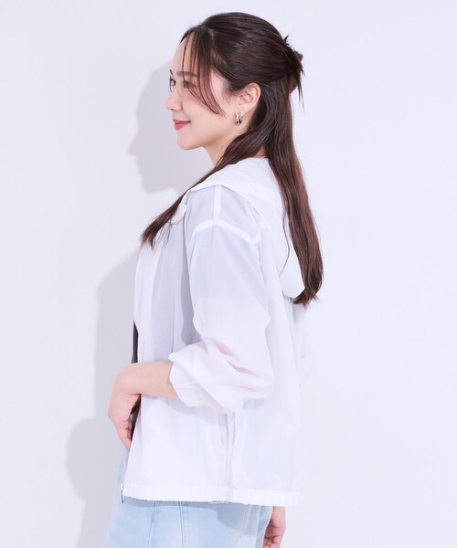 DRESKIP（ドレスキップ）の「【S-LL】程よいシアー感　大人世代の軽やかフードブルゾン（ブルゾン・レディース・ベージュ/ネイビー/オフホワイト・03/04/01/02）」の5枚目の写真