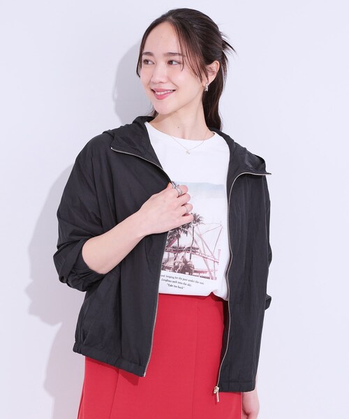 DRESKIP（ドレスキップ）の「【S-LL】程よいシアー感　大人世代の軽やかフードブルゾン（ブルゾン・レディース・ベージュ/ネイビー/オフホワイト・03/04/01/02）」の8枚目の写真