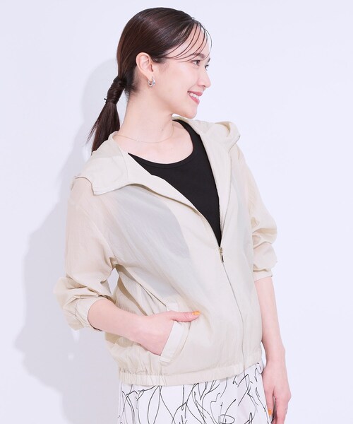 DRESKIP（ドレスキップ）の「【S-LL】程よいシアー感　大人世代の軽やかフードブルゾン（ブルゾン・レディース・ベージュ/ネイビー/オフホワイト・03/04/01/02）」の12枚目の写真
