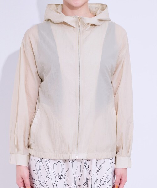 DRESKIP（ドレスキップ）の「【S-LL】程よいシアー感　大人世代の軽やかフードブルゾン（ブルゾン・レディース・ベージュ/ネイビー/オフホワイト・03/04/01/02）」の16枚目の写真
