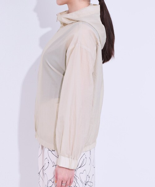 DRESKIP（ドレスキップ）の「【S-LL】程よいシアー感　大人世代の軽やかフードブルゾン（ブルゾン・レディース・ベージュ/ネイビー/オフホワイト・03/04/01/02）」の17枚目の写真