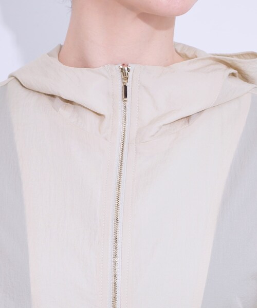 DRESKIP（ドレスキップ）の「【S-LL】程よいシアー感　大人世代の軽やかフードブルゾン（ブルゾン・レディース・ベージュ/ネイビー/オフホワイト・03/04/01/02）」の19枚目の写真