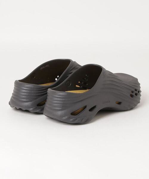 crocs(クロックス)の「ECHO WAVE(サンダル・メンズ・ブラック・25.0cm/26.0cm/27.0cm/28.0cm/29.0cm)」の3枚目の写真