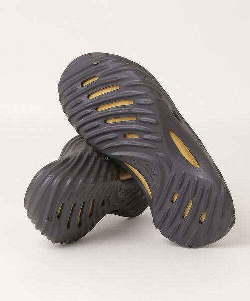 crocs(クロックス)の「ECHO WAVE(サンダル・メンズ・ブラック・25.0cm/26.0cm/27.0cm/28.0cm/29.0cm)」の2枚目の写真