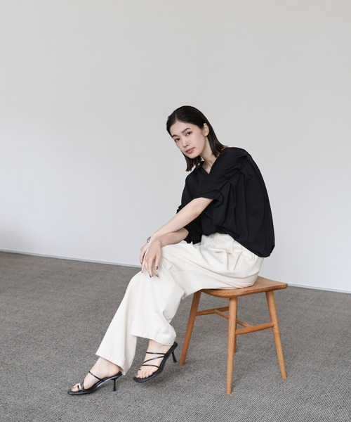 select MOCA Et(セレクトモカエト)の「【Et】Tie-Detail Balloon Sleeve V-Neck Knit Top(Tシャツ/カットソー・レディース・ブラック/オフホワイト・FREE)」の17枚目の写真