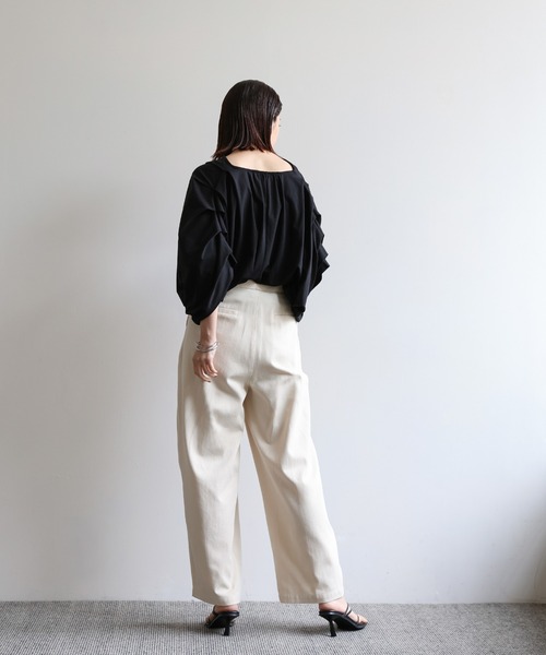 select MOCA Et(セレクトモカエト)の「【Et】Tie-Detail Balloon Sleeve V-Neck Knit Top(Tシャツ/カットソー・レディース・ブラック/オフホワイト・FREE)」の21枚目の写真
