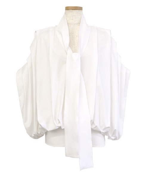 select MOCA Et(セレクトモカエト)の「【Et】Tie-Detail Balloon Sleeve V-Neck Knit Top(Tシャツ/カットソー・レディース・ブラック/オフホワイト・FREE)」の3枚目の写真