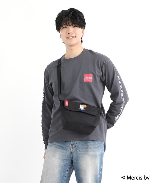 Manhattan Portage（マンハッタンポーテージ）の「NYLON MESSENGER BAG(XXS) BACK POCKET W/ DIVIDER MAGNET 500D CORDURA MIFFY 70TH（メッセンジャーバッグ・レディース・ブラック・X-SMALL）」の3枚目の写真