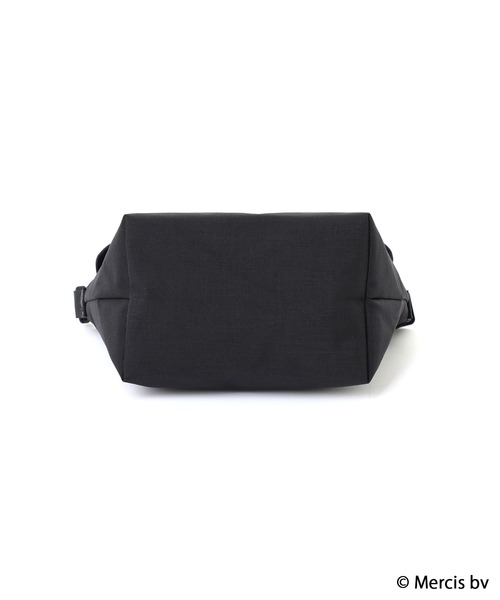 Manhattan Portage（マンハッタンポーテージ）の「NYLON MESSENGER BAG(XXS) BACK POCKET W/ DIVIDER MAGNET 500D CORDURA MIFFY 70TH（メッセンジャーバッグ・レディース・ブラック・X-SMALL）」の13枚目の写真