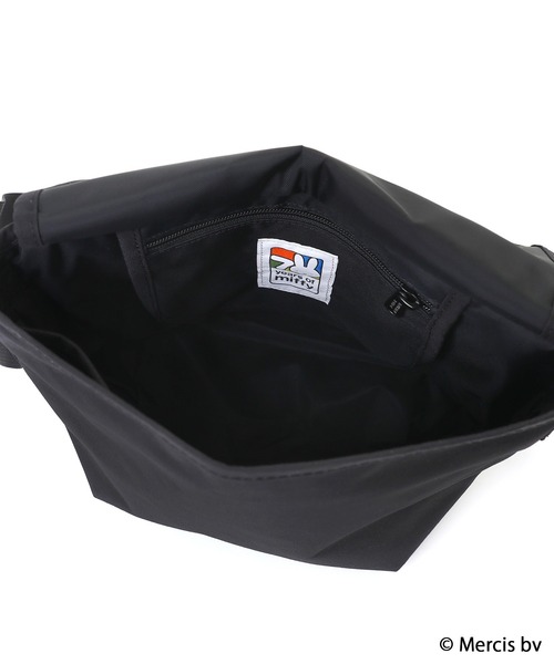 Manhattan Portage（マンハッタンポーテージ）の「NYLON MESSENGER BAG(XXS) BACK POCKET W/ DIVIDER MAGNET 500D CORDURA MIFFY 70TH（メッセンジャーバッグ・レディース・ブラック・X-SMALL）」の10枚目の写真