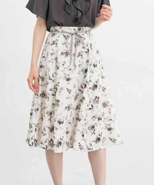 Honeys（ハニーズ）の「ベルト付フレアスカート（スカート・レディース・ネイビー系/ベージュ系その他/ブラック系その他/ホワイト系その他・LL/S/M/L）」の2枚目の写真