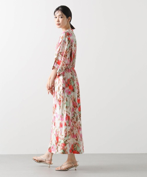 numph(ニンフ)の「NumphフラワーVネックワンピ(ワンピース・レディース・ピンク系・34)」の3枚目の写真
