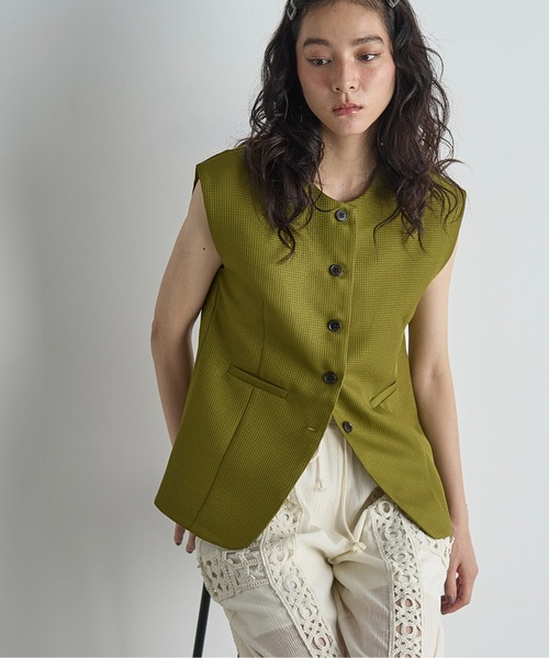 THE YOn（ザヨン）の「サマージャガードフレンチスリーブベスト（ベスト・レディース・アイボリー/ブラック/オリーブ・FREE）」の3枚目の写真