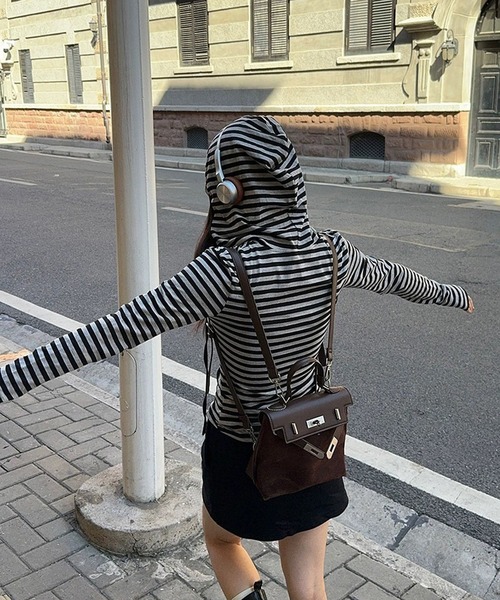 MEMECLE(メメクル)の「【 MEMECLE / メメクル 】ストライプ ボタン フーディ カットソー(Tシャツ/カットソー・レディース・グレー・M/L/S)」の4枚目の写真
