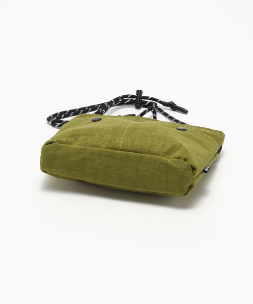 ONLY NY(オンリーニューヨーク)の「ONLY NY / オンリーニューヨーク Interborough Sacoche Bag(ショルダーバッグ・メンズ・カーキ/ブラック・FREE)」の5枚目の写真