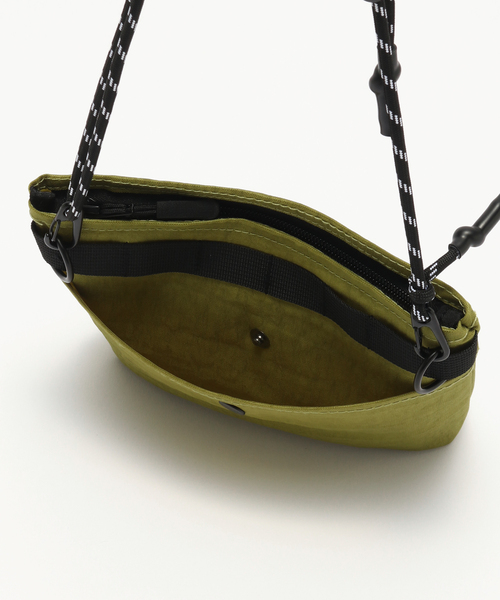 ONLY NY(オンリーニューヨーク)の「ONLY NY / オンリーニューヨーク Interborough Sacoche Bag(ショルダーバッグ・メンズ・カーキ/ブラック・FREE)」の7枚目の写真