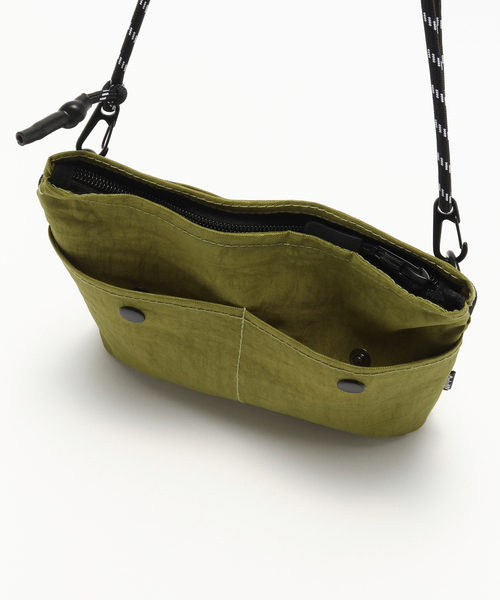ONLY NY(オンリーニューヨーク)の「ONLY NY / オンリーニューヨーク Interborough Sacoche Bag(ショルダーバッグ・メンズ・カーキ/ブラック・FREE)」の8枚目の写真