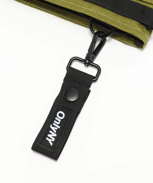 ONLY NY(オンリーニューヨーク)の「ONLY NY / オンリーニューヨーク Interborough Sacoche Bag(ショルダーバッグ・メンズ・カーキ/ブラック・FREE)」の11枚目の写真