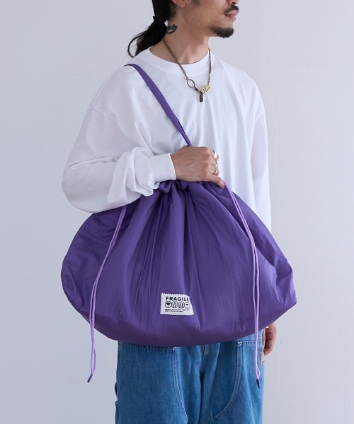 1/2 HALF(ニブンノイチハーフ)の「1/2HALF NYLON PUFF BIG TOTE(トートバッグ・メンズ・ネイビー/イエロー/パープル/ホワイト/レッド/ブラック/スカイブルー/オリーブ/カーキ/イエロー系その他/ピンク/グレー/ライトピンク/エメラルド・FREE)」の2枚目の写真