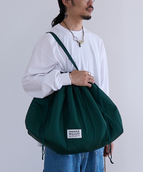 1/2 HALF(ニブンノイチハーフ)の「1/2HALF NYLON PUFF BIG TOTE(トートバッグ・メンズ・ネイビー/イエロー/パープル/ホワイト/レッド/ブラック/スカイブルー/オリーブ/カーキ/イエロー系その他/ピンク/グレー/ライトピンク/エメラルド・FREE)」の6枚目の写真