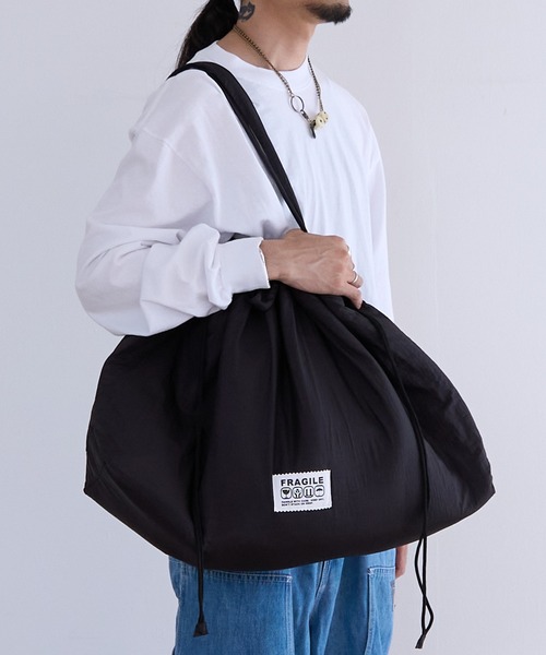 1/2 HALF(ニブンノイチハーフ)の「1/2HALF NYLON PUFF BIG TOTE(トートバッグ・メンズ・ネイビー/イエロー/パープル/ホワイト/レッド/ブラック/スカイブルー/オリーブ/カーキ/イエロー系その他/ピンク/グレー/ライトピンク/エメラルド・FREE)」の4枚目の写真