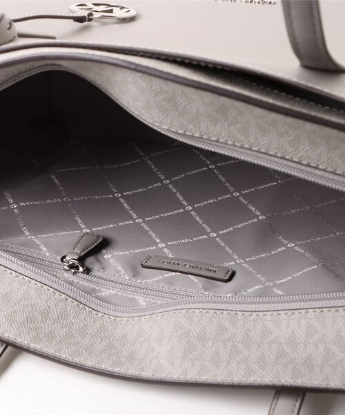 MICHAEL KORS（マイケルコース）の「ARDEN LG TZ TOTE トートバッグ（トートバッグ・レディース・グレー系・FREE）」の4枚目の写真