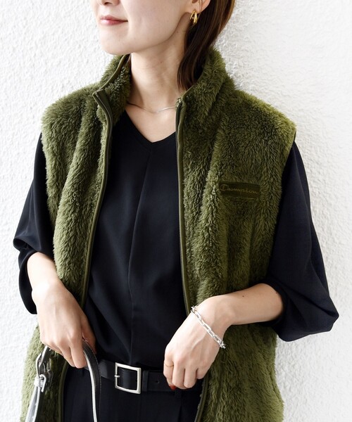 Champion(チャンピオン)の「【一部WEB限定 / SHIPS別注】Champion:〈洗濯機可能〉フリース ベスト(ベスト・レディース・ネイビー/ブラック/オリーブ/ナチュラル・ONE SIZE)」の3枚目の写真
