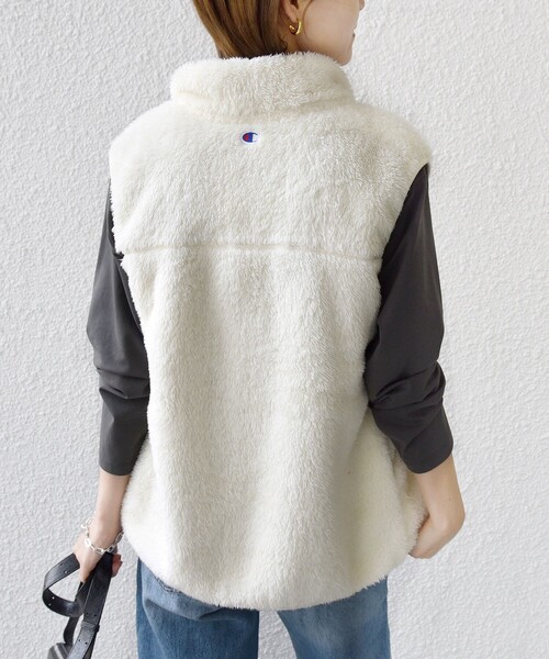 Champion(チャンピオン)の「【一部WEB限定 / SHIPS別注】Champion:〈洗濯機可能〉フリース ベスト(ベスト・レディース・ネイビー/ブラック/オリーブ/ナチュラル・ONE SIZE)」の7枚目の写真