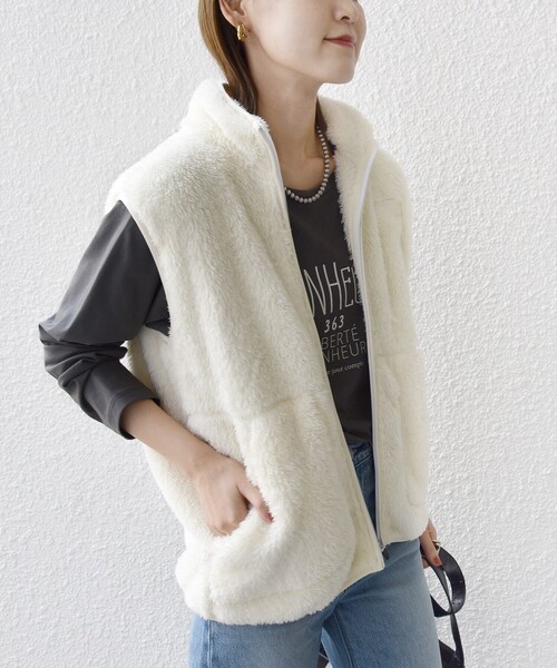 Champion(チャンピオン)の「【一部WEB限定 / SHIPS別注】Champion:〈洗濯機可能〉フリース ベスト(ベスト・レディース・ネイビー/ブラック/オリーブ/ナチュラル・ONE SIZE)」の11枚目の写真