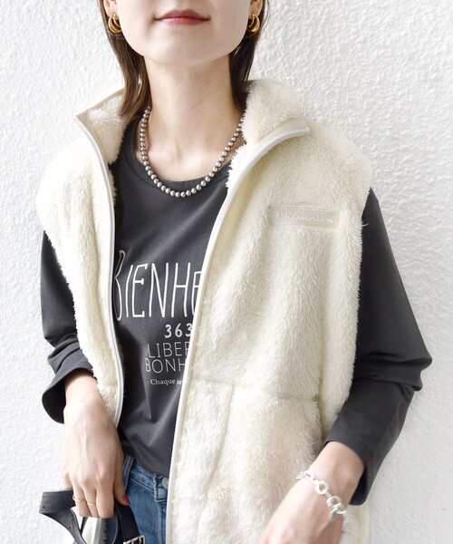 Champion(チャンピオン)の「【一部WEB限定 / SHIPS別注】Champion:〈洗濯機可能〉フリース ベスト(ベスト・レディース・ネイビー/ブラック/オリーブ/ナチュラル・ONE SIZE)」の5枚目の写真
