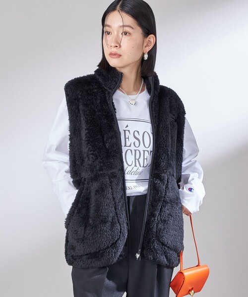 Champion(チャンピオン)の「【一部WEB限定 / SHIPS別注】Champion:〈洗濯機可能〉フリース ベスト(ベスト・レディース・ネイビー/ブラック/オリーブ/ナチュラル・ONE SIZE)」の6枚目の写真