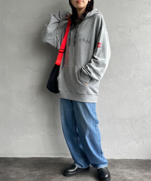 Manhattan Portage（マンハッタンポーテージ）の「[MANHATTAN PORTAGE/マンハッタンポーテージ] 別注 フードロゴ刺繍 スウェットパーカー（パーカー・レディース・グレー/ピンク/ブラック・M/S/XL/L）」の4枚目の写真