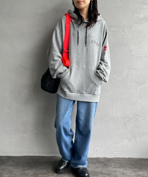 Manhattan Portage（マンハッタンポーテージ）の「[MANHATTAN PORTAGE/マンハッタンポーテージ] 別注 フードロゴ刺繍 スウェットパーカー（パーカー・レディース・グレー/ピンク/ブラック・M/S/XL/L）」の9枚目の写真