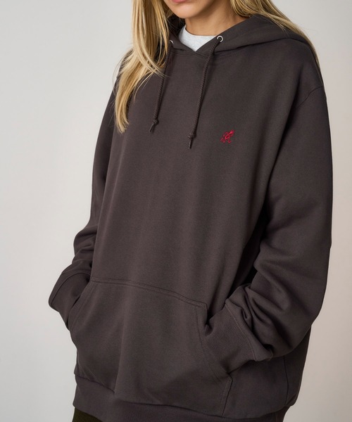 Gramicci（グラミチ）の「ONE POINT HOODED SWEATSHIRT｜ワンポイントフーデッドスウェットシャツ Gramicci グラミチ（スウェット・メンズ・ヘザーグレー/ダークブラウン系/ダークネイビー/オレンジ/グレー系その他/ブラック系その他/レッド・S/M/L/XL/XXL）」の5枚目の写真