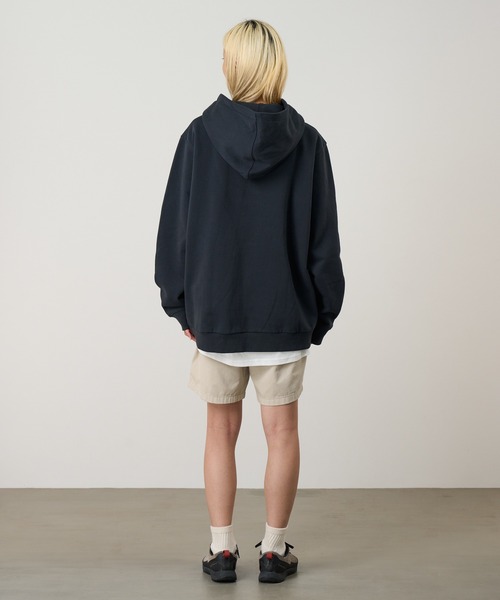 Gramicci（グラミチ）の「ONE POINT HOODED SWEATSHIRT｜ワンポイントフーデッドスウェットシャツ Gramicci グラミチ（スウェット・メンズ・ヘザーグレー/ダークブラウン系/ダークネイビー/オレンジ/グレー系その他/ブラック系その他/レッド・S/M/L/XL/XXL）」の11枚目の写真